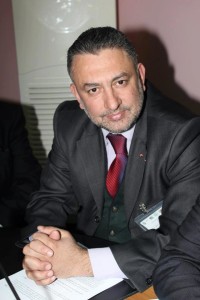 4 مدير المركز العالمي للفنون التشكيلية فرع لُبنان الفنان التشكيلي الفنان أنور خانجي