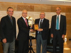 درعاً تذكارياً من العميد خطاّر